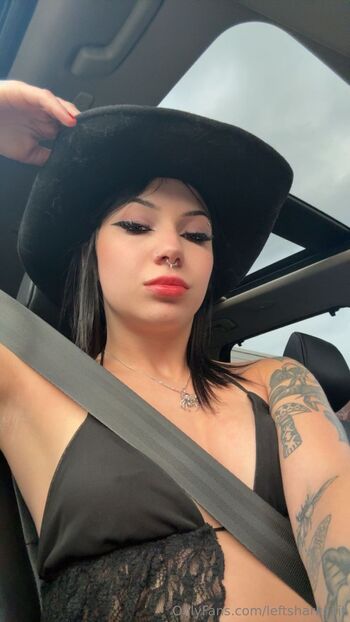 Caitlyn / leftsharkcait nude photo #18