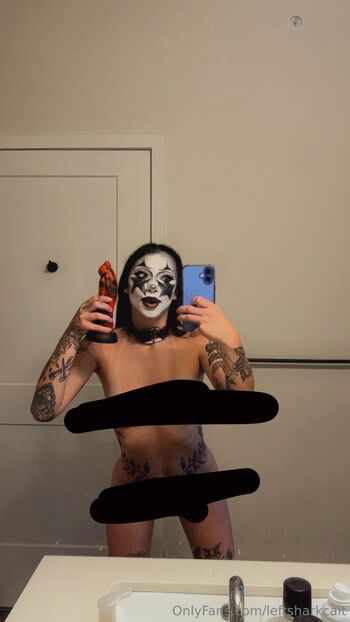 Caitlyn / leftsharkcait nude photo #19