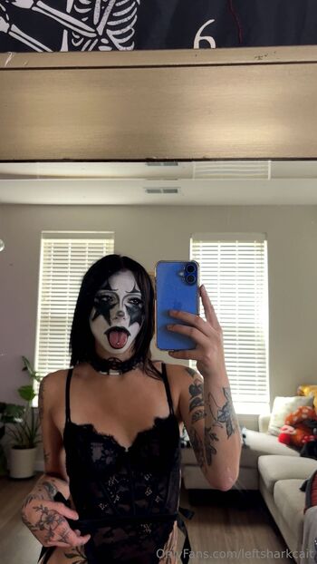 Caitlyn / leftsharkcait nude photo #20