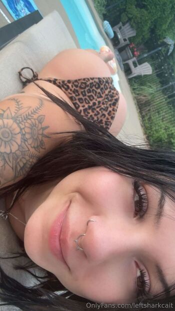 Caitlyn / leftsharkcait nude photo #22