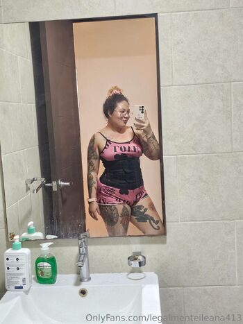 Legalmente Ilean / legalmenteileana413 nude photo #9