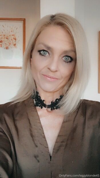 Leggy blond / leggyblonde45 nude photo #17