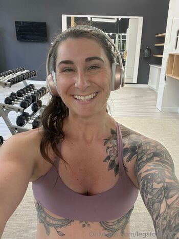 Lauren / legsfordays1 / laurencorarito nude photo #1