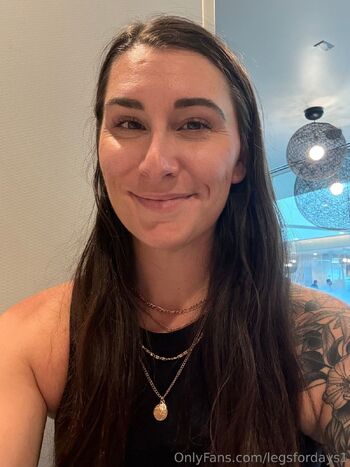 Lauren / legsfordays1 / laurencorarito nude photo #2
