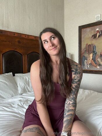 Lauren / legsfordays1 / laurencorarito nude photo #5