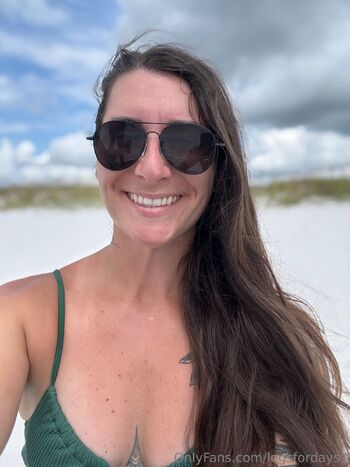 Lauren / legsfordays1 / laurencorarito nude photo #37