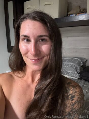 Lauren / legsfordays1 / laurencorarito nude photo #38