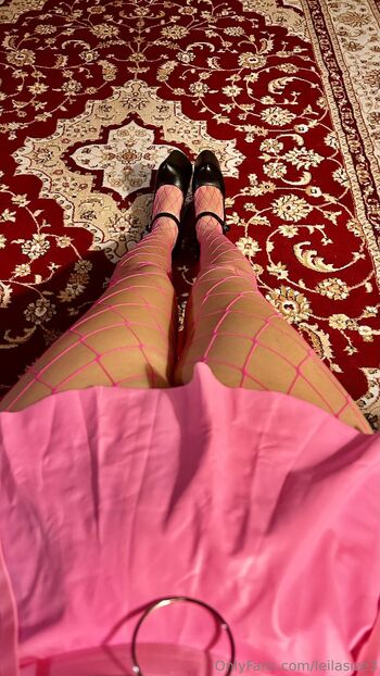 Leila / leilasize3 nude photo #10