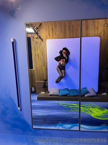 Leila / leilasunny nude photo #7