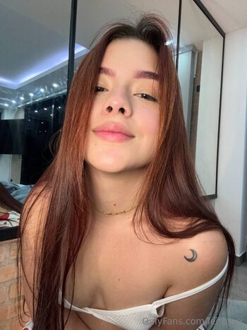 Leissly / leissxxx nude photo #17