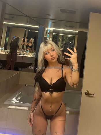 Leobab / leogirl69 / _alyssaleonard / _leobaby69 nude photo #14