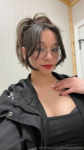 Me / lewdgamermel nude photo #7