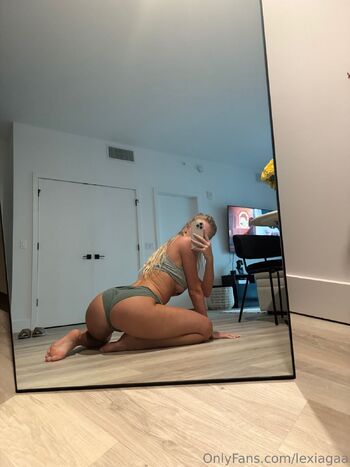 Alexis / lexiagaa nude photo #11
