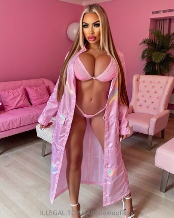 BUSTY BIMBO LEXI / lexidollxxx nude photo #9