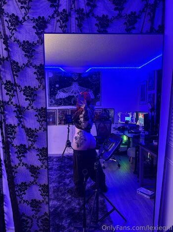 Lexiegrl / lexiegrll nude photo #1