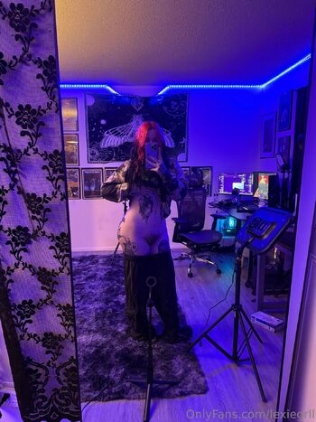 Lexiegrl / lexiegrll nude photo #2