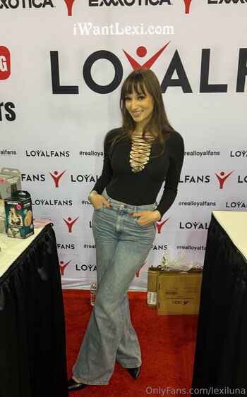 Lexi Lun / lexiluna nude photo #11