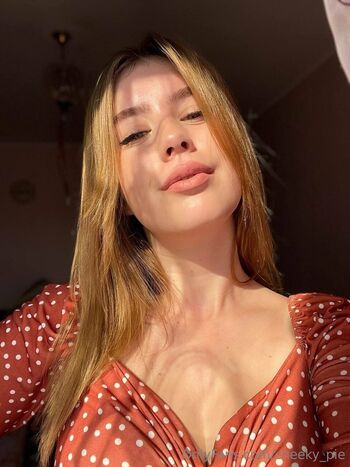 𝐀𝐋𝐄𝐗𝐗 / lexxie_swwann nude photo #18