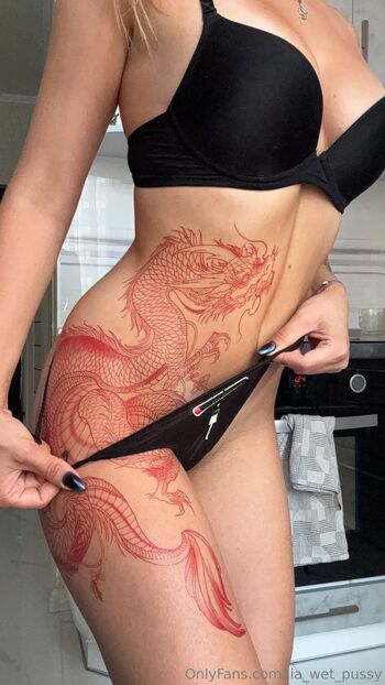 Lia Grac / lia_wet_pussy nude photo #3