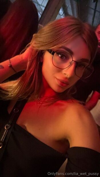 Lia Grac / lia_wet_pussy nude photo #9