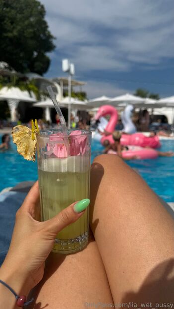 Lia Grac / lia_wet_pussy nude photo #13