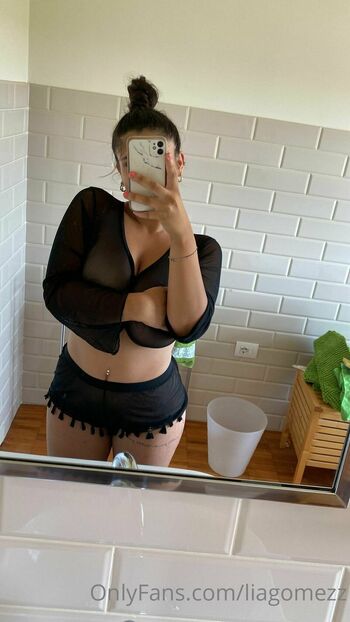 Lia Gome / liagomezzz nude photo #1