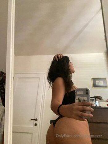 Lia Gome / liagomezzz nude photo #3