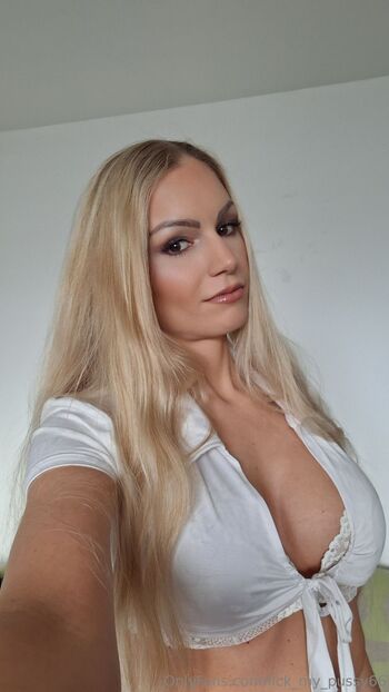 AxelleStar6 / lick_my_pussy66 / cute_blond_4u / axellestar66 nude photo #14