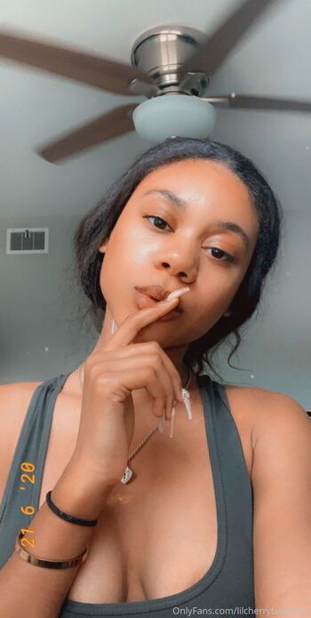 Big titty babe / lilcherrybabefree nude photo #29
