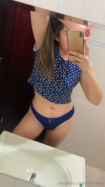 Lilian / lilihotfree nude photo #1
