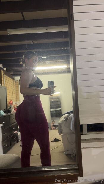 Lillyahn / lilly5olway nude photo #4