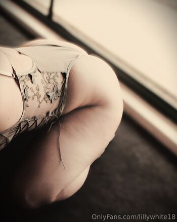 Lilly Whit / lillywhite18 nude photo #11