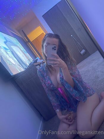 Valentina / lilvegankitten nude photo #7