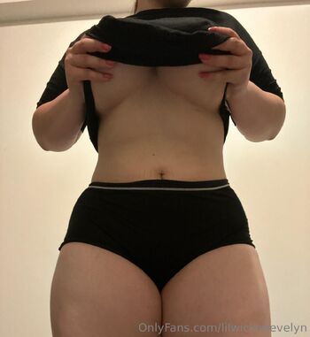 𝐋𝐢𝐥 𝐖𝐢𝐜𝐤𝐞𝐝 𝐄𝐯𝐞𝐥𝐲𝐧 / lilwickedevelyn nude photo #17