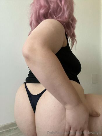 𝐋𝐢𝐥 𝐖𝐢𝐜𝐤𝐞𝐝 𝐄𝐯𝐞𝐥𝐲𝐧 / lilwickedevelyn nude photo #18