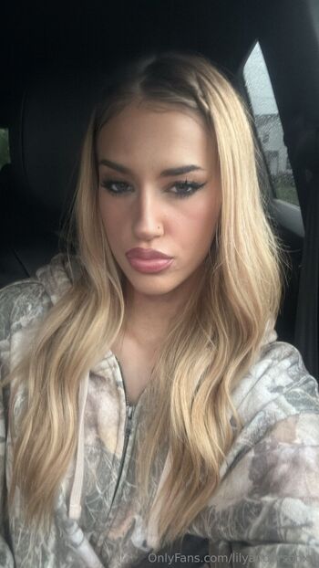 Lily Anderso / lilyandersonxo nude photo #8