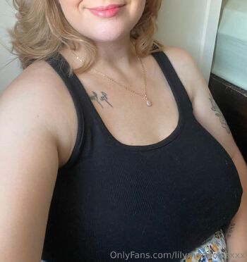 Lily bust / lilybustyxxxx nude photo #14