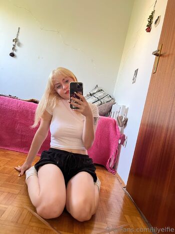 Lily / lilyelfie nude photo #4