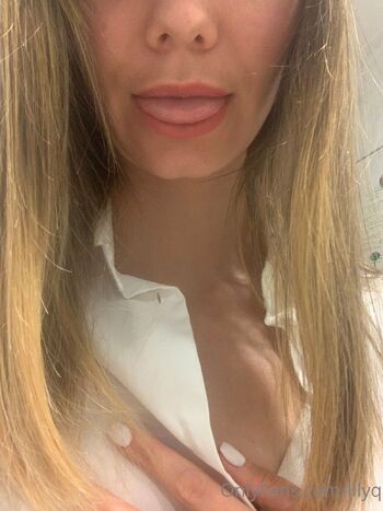 Lily / lilyq nude photo #5