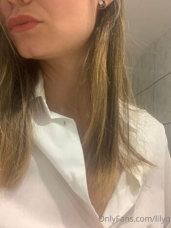 Lily / lilyq nude photo #9