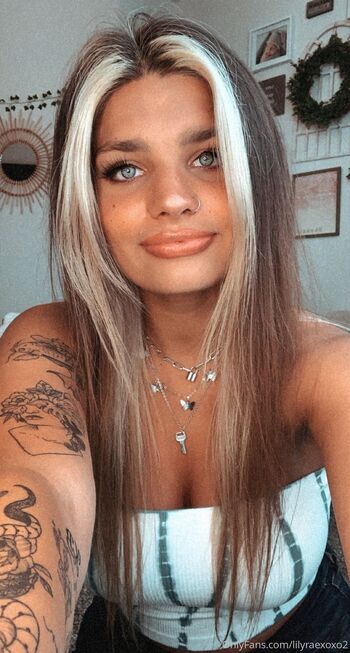Lily / lilyraexoxo2 nude photo #13