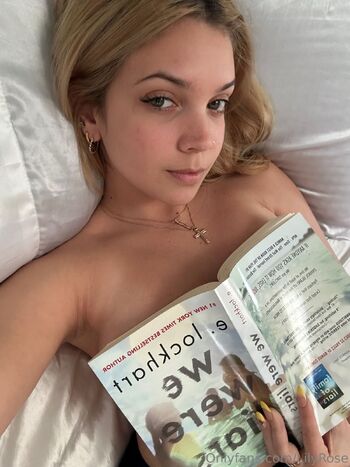 ℒ𝒾𝓁𝒾𝒶𝓃𝒶 ℛℴ𝓈𝒶 / lilyrxysa nude photo #15