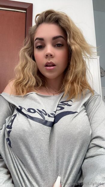 ℒ𝒾𝓁𝒾𝒶𝓃𝒶 ℛℴ𝓈𝒶 / lilyrxysa nude photo #25