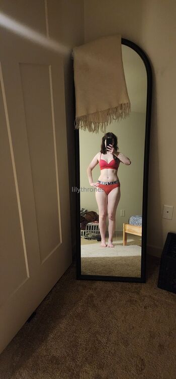 Lil / lilythrones nude photo #4