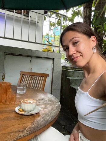 Julia / lilyuliaxo nude photo #4