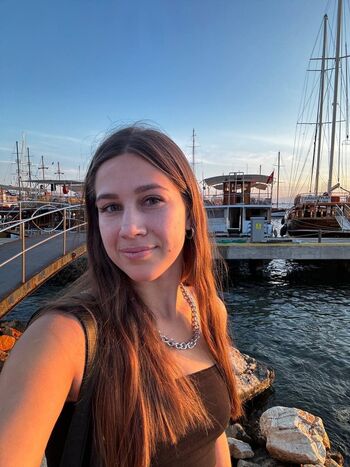 Julia / lilyuliaxo nude photo #11