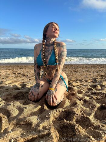 Lily / lilyxfree / nefkamicaela nude photo #3