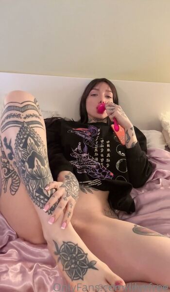 Lily / lilyxfree / nefkamicaela nude photo #18