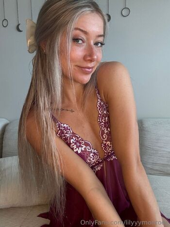 Lily Monroe / lilyyymonroee nude photo #5