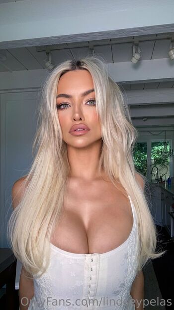 Lindsey Pela / lindseypelas nude photo #36